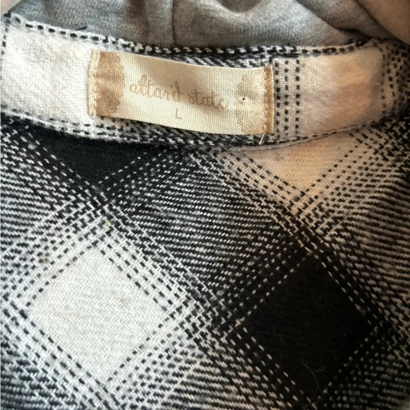 Altar'd State Plaid Hooded Jacket Shacket Size Large Cozy Comfy Outdoor - Picture 3 of 4